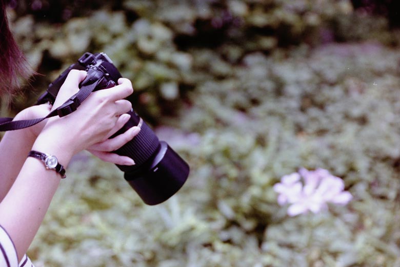 カメラを持った女の子