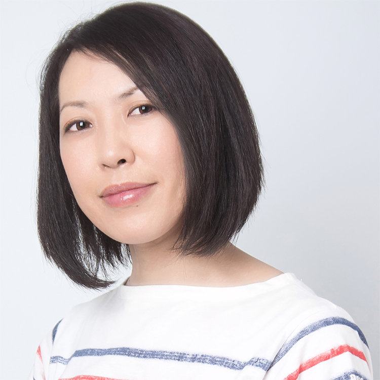 微笑む鈴木知子さん