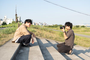 男性シンガーソングライター木下優真×写真家 小野友暉のミュージック撮影に密着！
