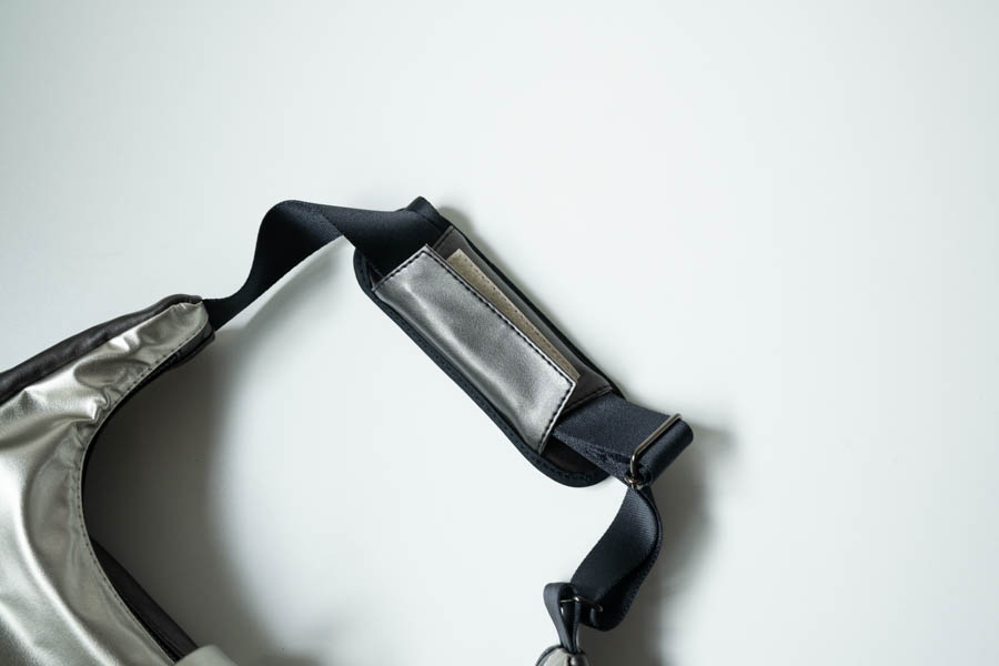 LAUT カメラバッグ