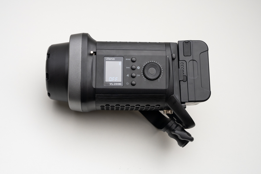 Vマウントバッテリーを取り付け