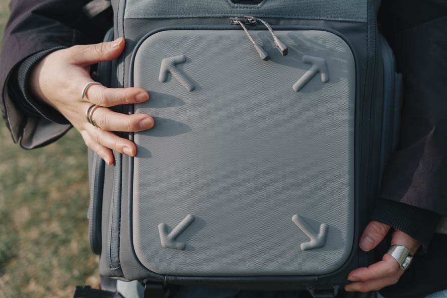 Ulanzi ハードシェルカメラバックパック