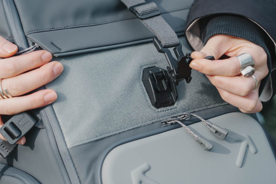 Ulanzi ハードシェルカメラバックパック