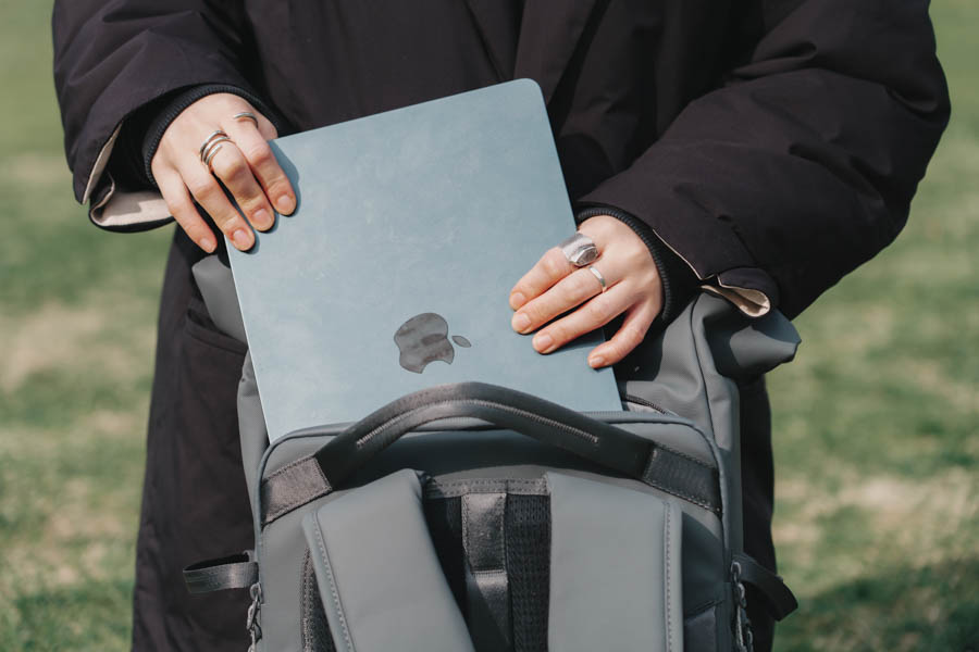 Ulanzi ハードシェルカメラバックパック